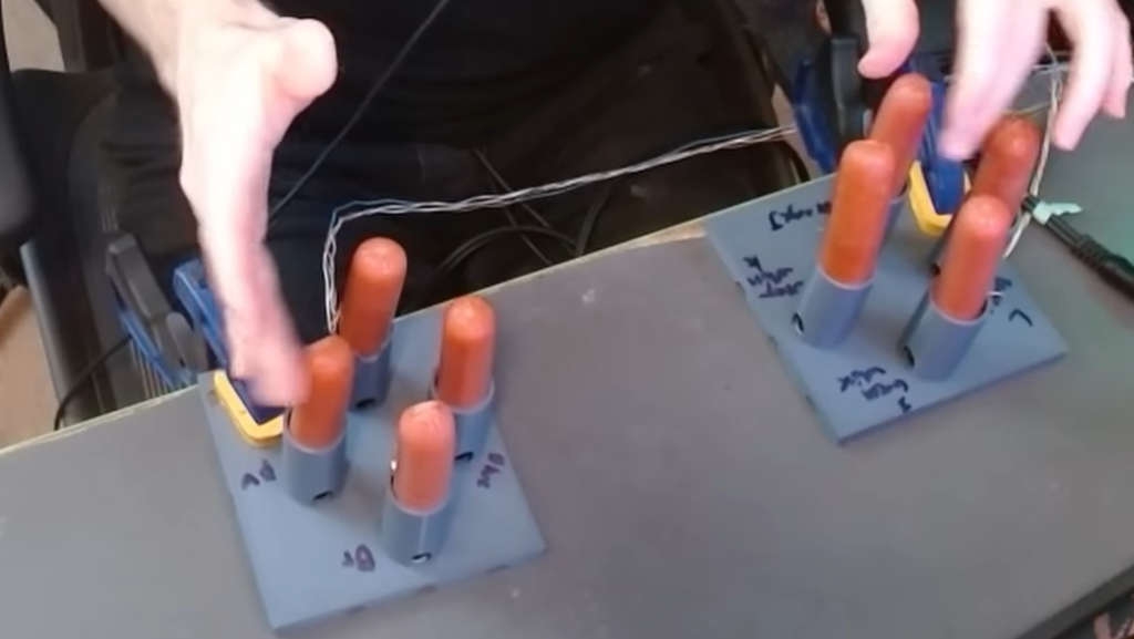 YouTuber παίζει World of Warcraft με χειριστήριο από... λουκάνικα