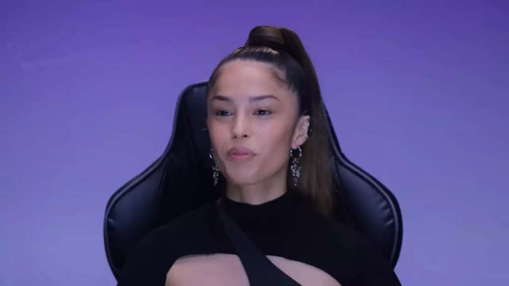 Η streamer Valkyrae έβγαλε κρέμα που λέει ότι προστατεύει από την μπλε ακτινοβολία