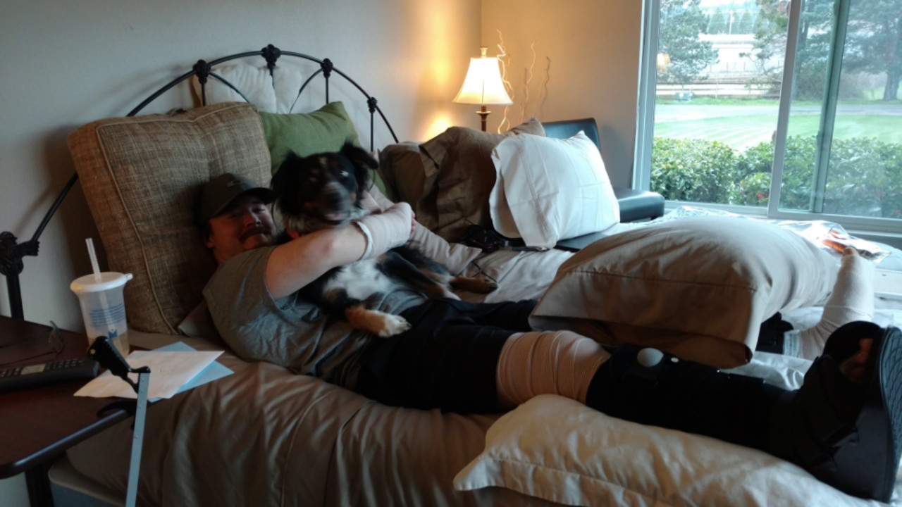 Γυναίκα επιτέθηκε στον σύντροφό της με κατάνα στον ύπνο του επειδή έπαιζε ασταμάτητα PUBG