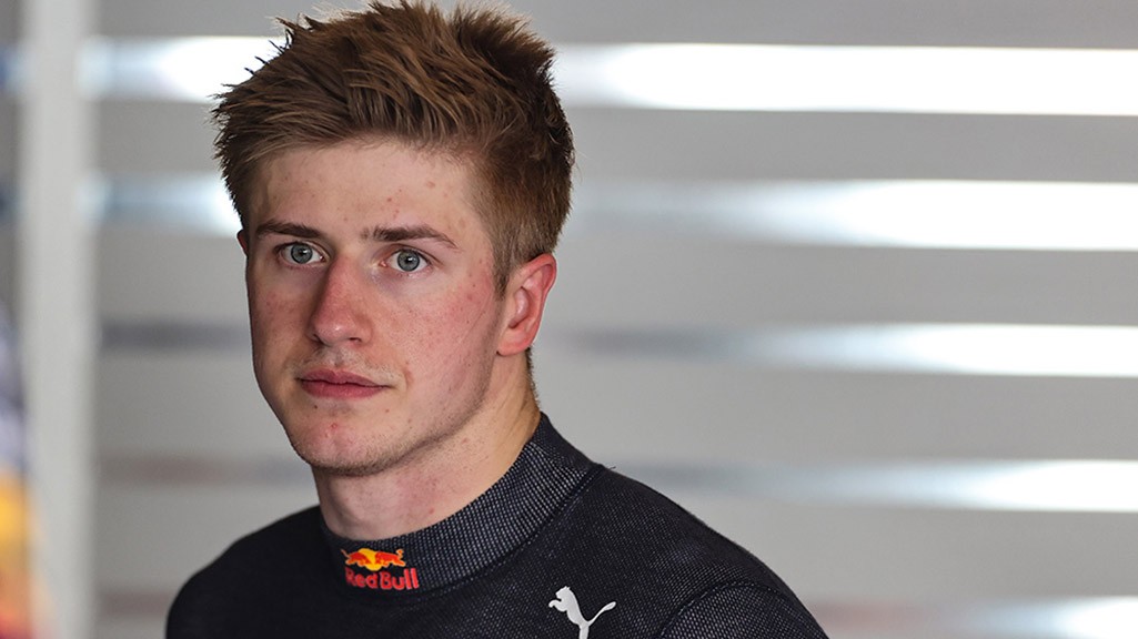 Η Red Bull Racing απέλυσε τον οδηγό Juri Vips επειδή είπε σε Twitch livestream "nigga" και "το να φορέσω ροζ καπέλο είναι γκέι"