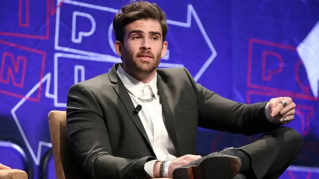 Ο Twitch Streamer Hasan Piker αγόρασε μια Porsche και δέχθηκε αρνητικά σχόλια