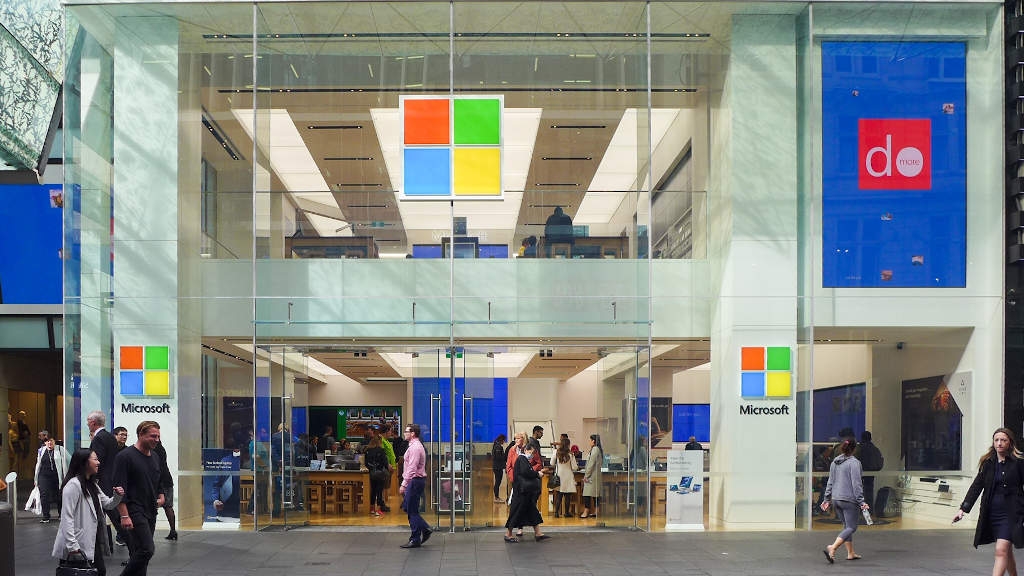 Η Microsoft κλείνει σχεδόν όλα της τα καταστήματα