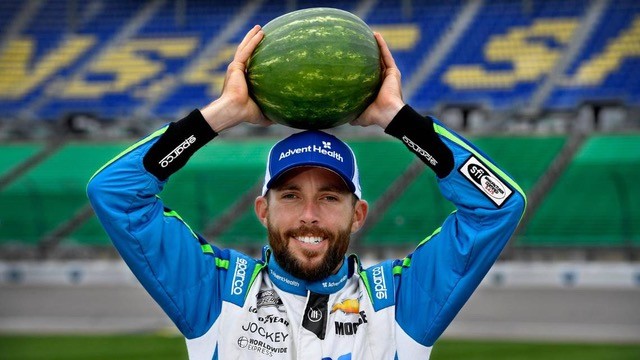 Στο NASCAR οδηγός πήγε από 10ος 5ος "κολλώντας" το όχημα στον τοίχο επειδή "το έκανε στο Gamecube" Στο NASCAR οδηγός πήγε από 10ος 5ος "κολλώντας" το όχημα στον τοίχο επειδή "το έκανε στο Gamecube"
