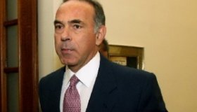 Έρευνα εθισμού στο διαδίκτυο προωθεί η κυβέρνηση στα σχολεία