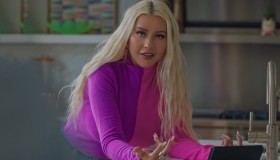 christina-aguilera-nintendo-switch-oled