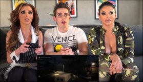 Πορνοστάρ παίζουν games στο YouTube