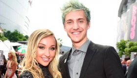 Σύζυγος Ninja: &quot;Το συμβόλαιο του Twitch μας ανάγκασε να συμφωνήσουμε με το Mixer&quot;