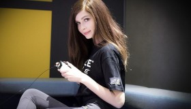 russian-teen-female-gamer-12-13-14-15-years-old-russian-school-esports