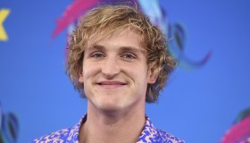 Ο Logan Paul στο Twitch παίζει Fortnite