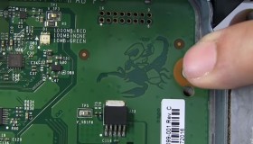 Ο Master Chief καβαλάει έναν σκορπιό εντός του Xbox One X