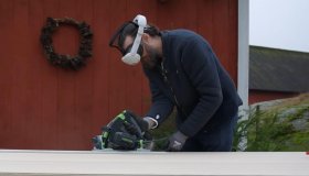 Swedish-YouTuber-cut-woods-with-Meta-Quest-3-VR-headset