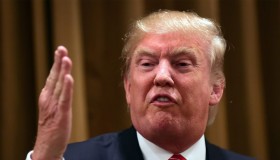 Donald Trump: &quot;Η βία στα video games και τις ταινίες επηρεάζει τις σκέψεις των νέων&quot;