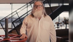 gabe-newell-accepts-golden-joystick-2021-pc-ultimate-hardware