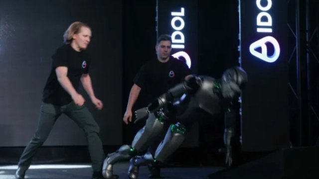 Η Ρωσία παρουσίασε ένα AI robot το οποίο κατέρρευσε στη σκηνή