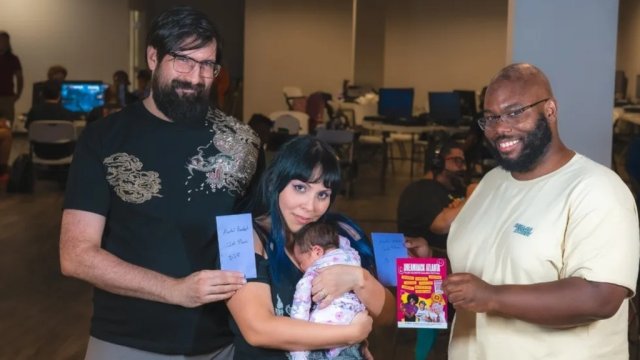Η Αμερικανίδα Legion κέρδισε σε τουρνουά Mortal Kombat, με το νεογέννητο μωρό στην αγκαλιά της