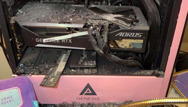 pc-saves-gamer-life-after-taking-a-bullet
